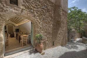 Fachada de la propiedad