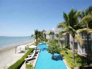Outdoor pool - Bari Lamai Resort (Rayong)
