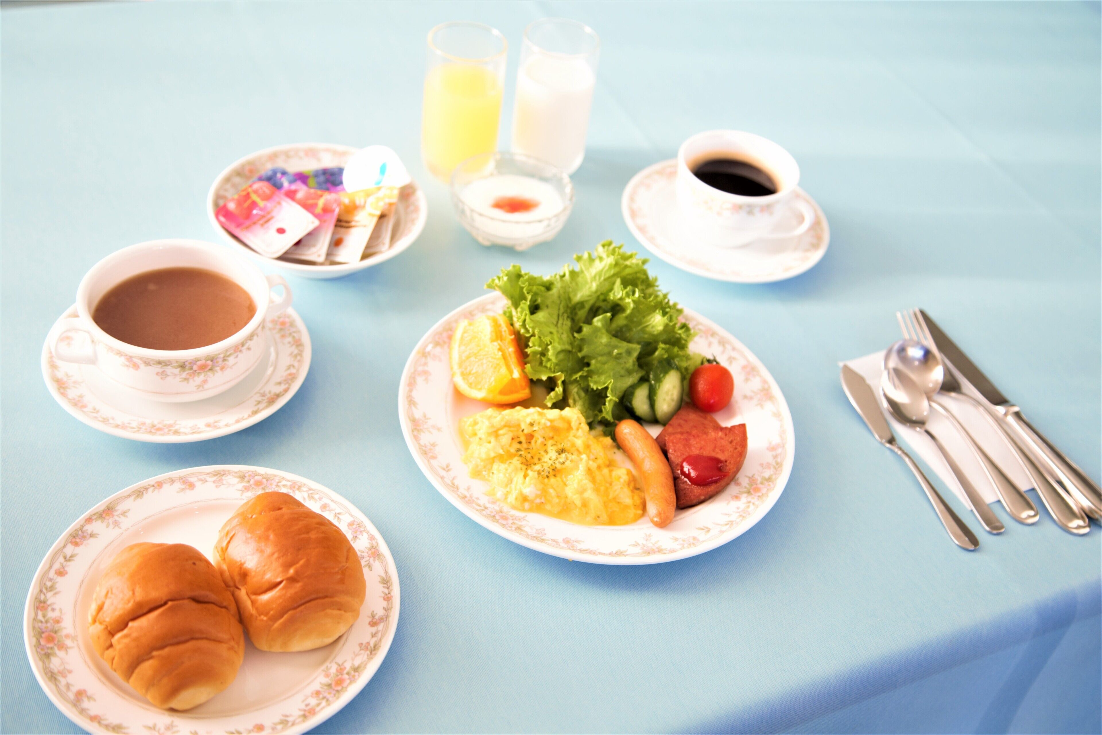 free daily full breakfast