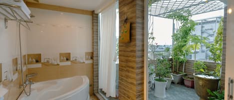 Quarto premier | Banheiro | Produtos de toalete grátis, secador de cabelo, chinelos