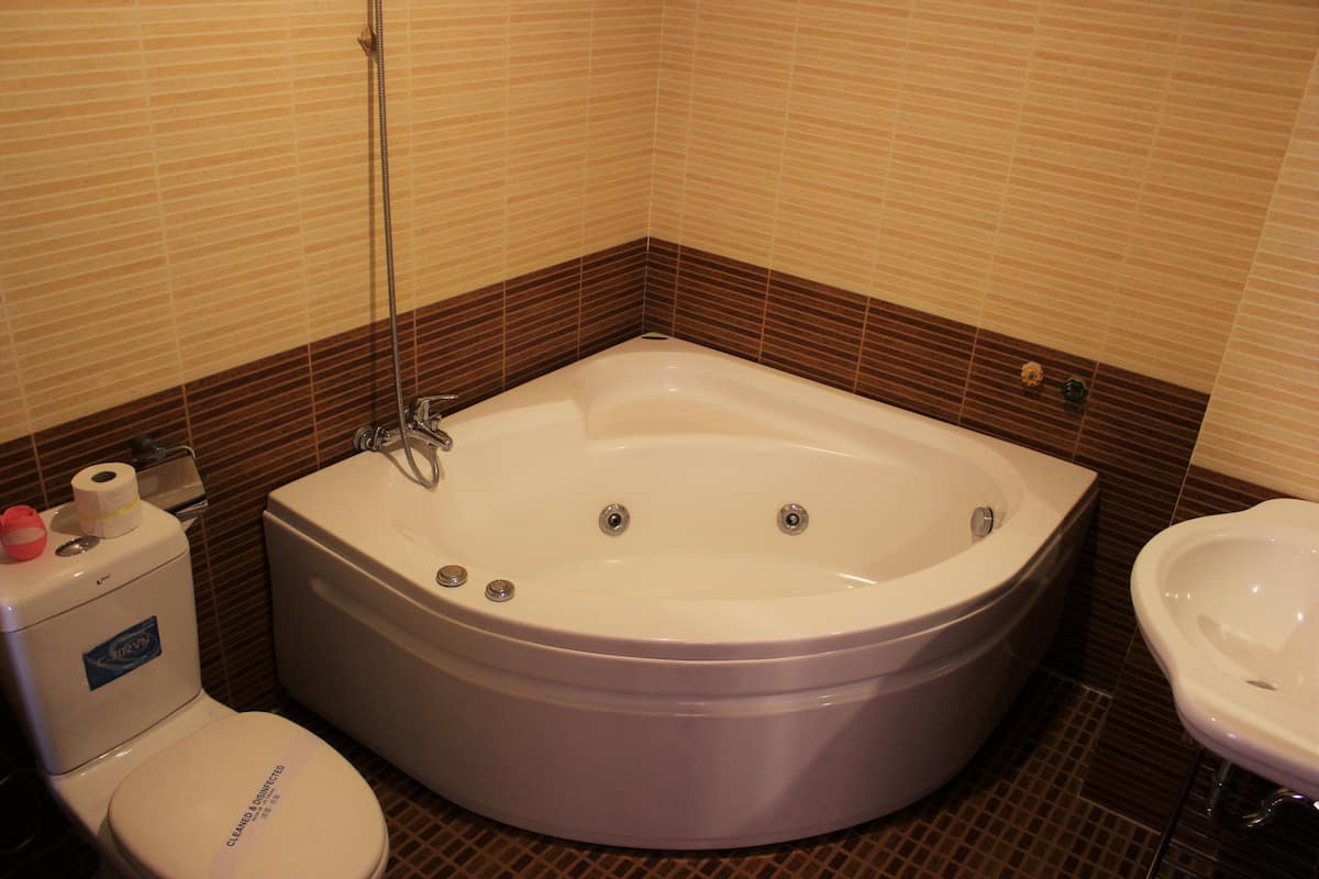 premier room | jetted bathtub