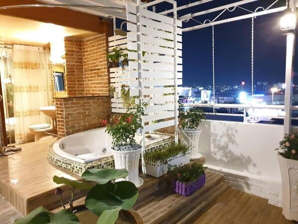 Suite | Bathroom | Free toiletries, hair dryer, slippers, towels - Kim Lan Hotel Can Tho (Can Tho)