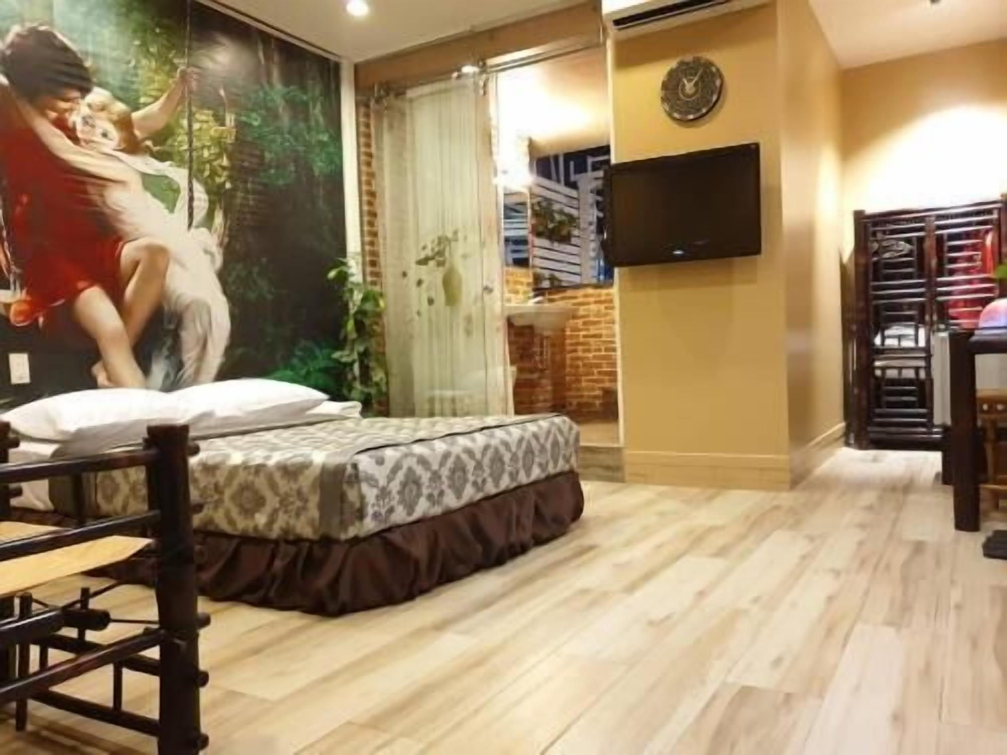 Minibar, in-room safe, desk, rollaway beds