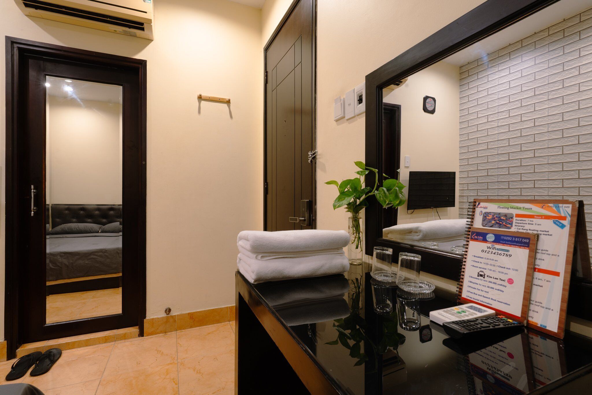 standard double room | 1 bedroom, minibar, in-room safe, desk