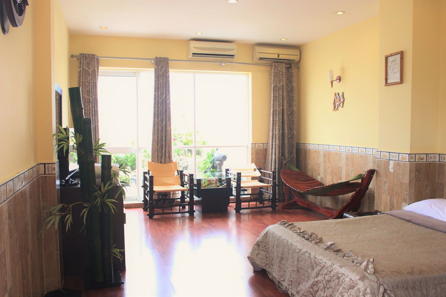 Minibar, in-room safe, desk, rollaway beds