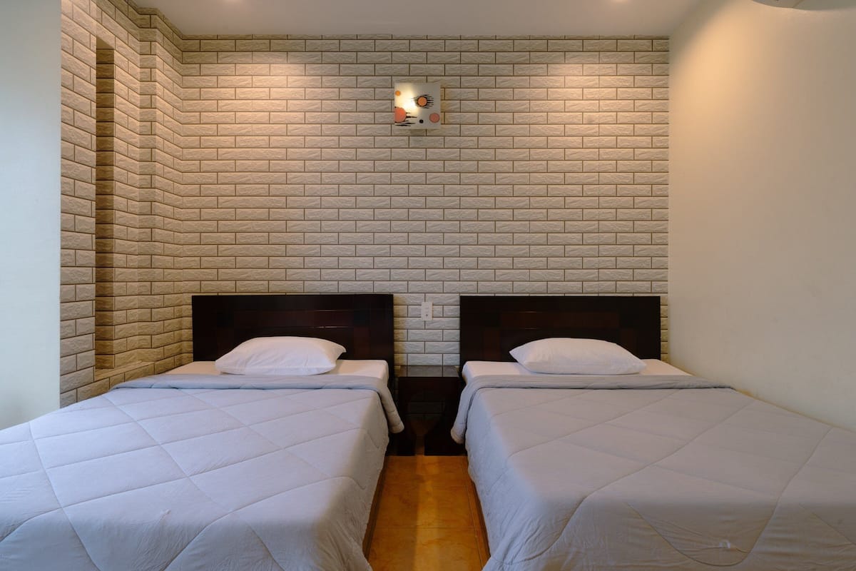 deluxe room | 1 bedroom, minibar, in-room safe, desk