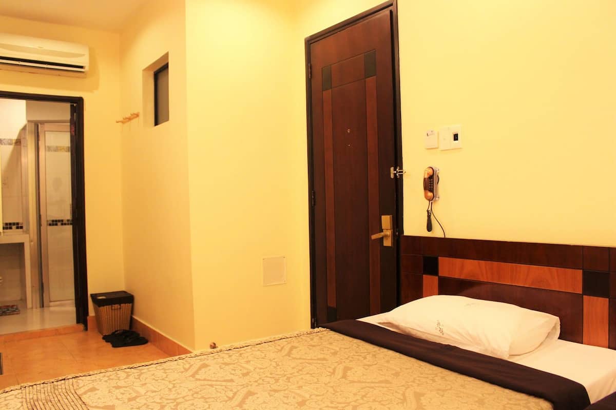 Minibar, in-room safe, desk, rollaway beds