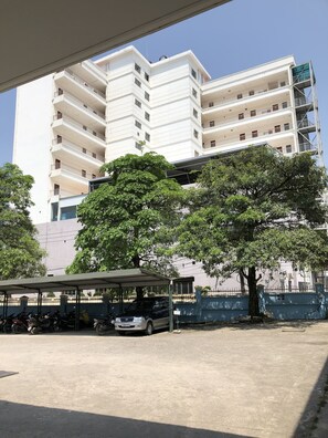 Free self-parking - BMC Thang Long Hotel (Ha Long)