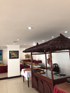 Breakfast, lunch and dinner served - BMC Thang Long Hotel (Ha Long)