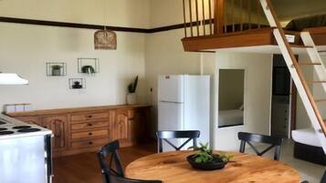 Loft Apartment | In-room dining