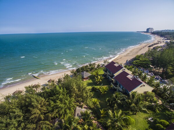 Property grounds - Huong Phong Ho Coc Beach Resort (Ho Chi Minh City)