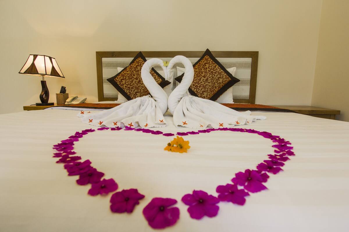 Bungalow Deluxe Double Room | Minibar, in-room safe, desk, blackout curtains