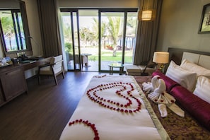 Beach Front Villa Suite Double | Minibar, in-room safe, desk, blackout drapes - Huong Phong Ho Coc Beach Resort (Ho Chi Minh City)