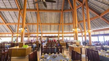 2 restaurants, breakfast, lunch served; local and international cuisine