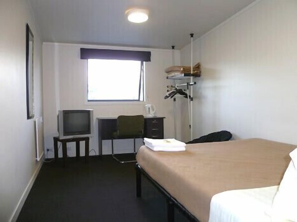 Double Room, Shared Bathroom | Free WiFi - K Road City Travellers Backpackers (Auckland)