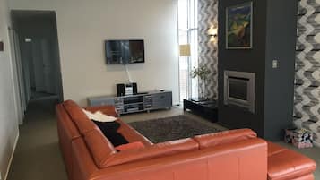 Executive House, 4 Bedrooms, 2 Bathrooms | Living room | 55-inch flat-screen TV with digital channels, TV