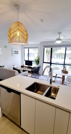 Leilighet, 2 soverom, bassengutsikt | Spiseområde på rommet