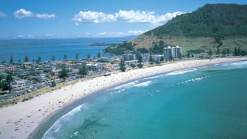 Una spiaggia nelle vicinanze