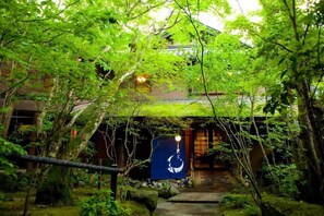 Exterior - Sanso Tensui (Hita)