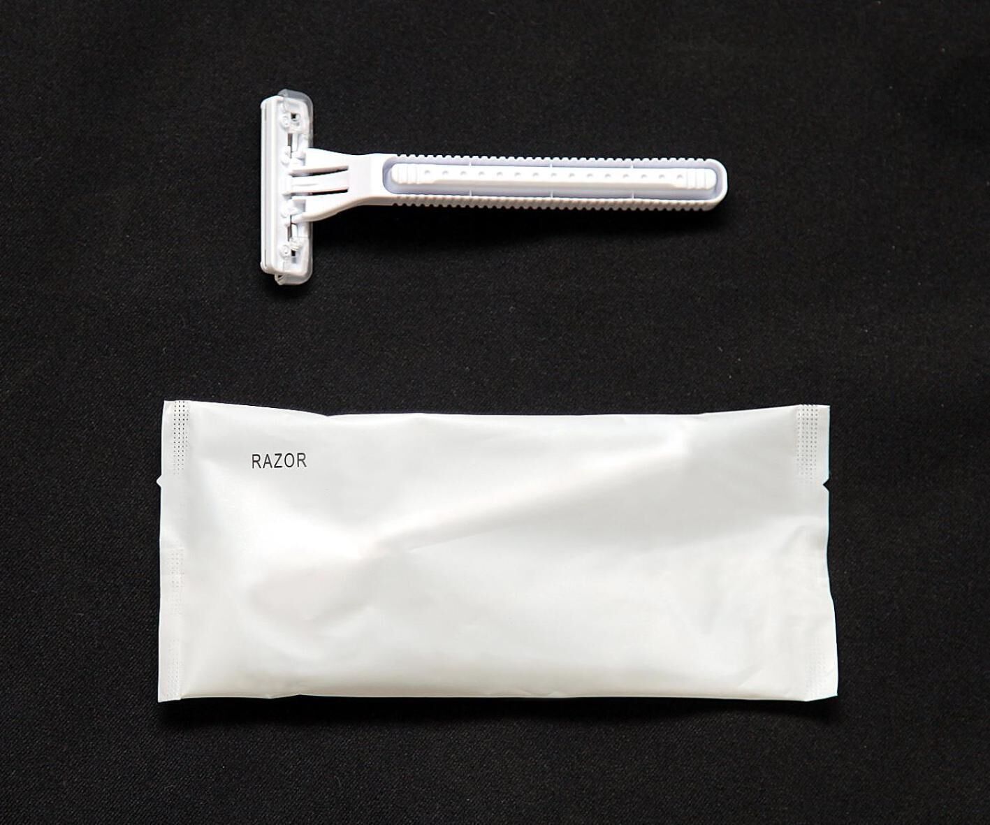 combined shower/bathtub, slippers, electronic bidet, towels