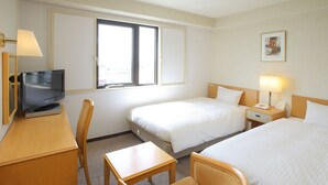 A hotel room with two beds, a desk with a television, a chair, a bedside table with a lamp, and a window. - Smile Hotel FukuokaOkawa (Okawa)