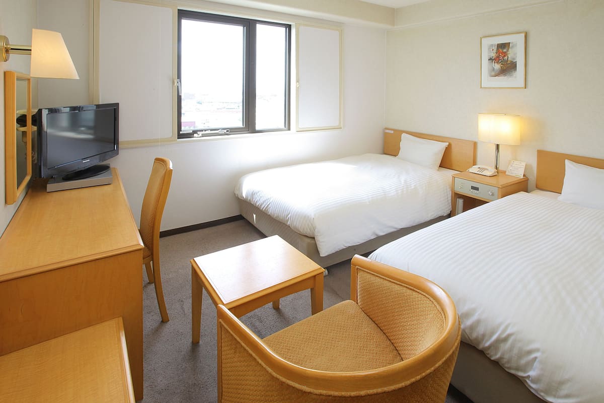 twin room, non smoking | desk, laptop workspace, free wifi, bed sheets