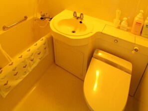 샤워기/욕조 결합, 무료 세면용품, 헤어드라이어, 슬리퍼