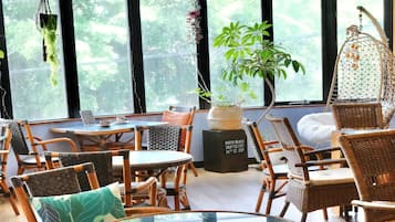 Lobby lounge