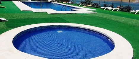 Piscine extérieure (ouverte en saison)