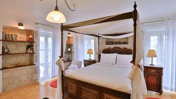 In-room safe, desk, iron/ironing board (on request), WiFi (free)