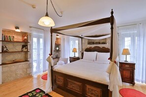 Coffre-fort, bureau, fer et planche Ă repasser, accĂšs au Wi-Fi (inclus)