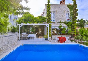 Seasonal outdoor pool, pool umbrellas, pool loungers - My Stone Home Hotel - Special Class (Cesme)