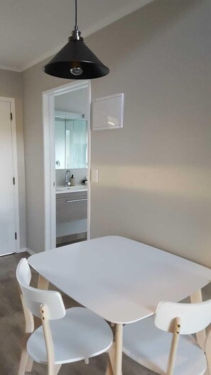 Studio Executive | Khu vực ăn uống tại phòng