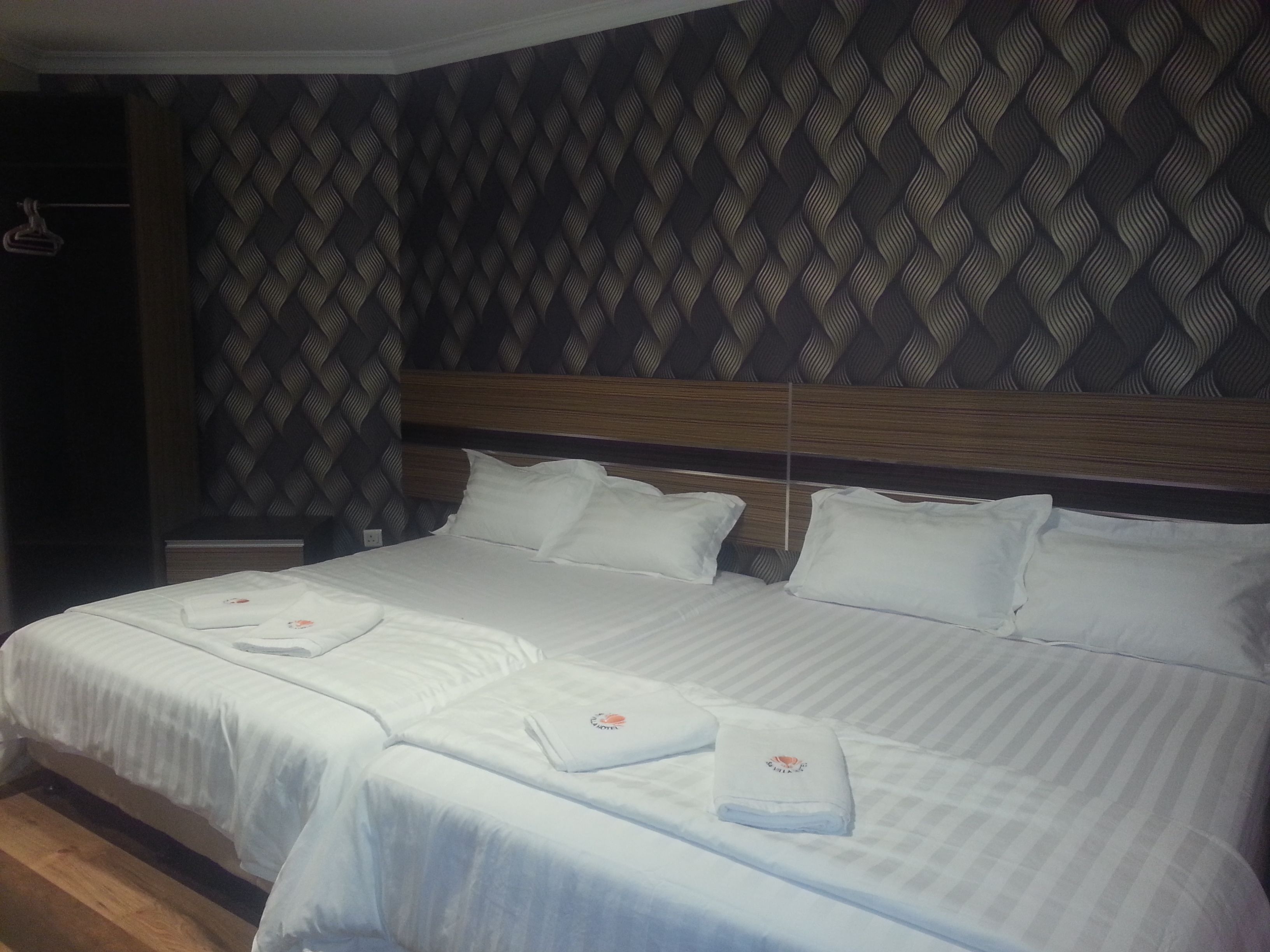 办公桌、隔音、熨斗/熨板、折叠床/加床（额外收费）