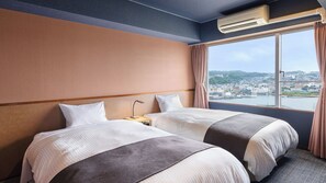 In-room safe, bed sheets - Oedo Onsen Monogatari Premium Nagasaki Hotel Seifu (Nagasaki)