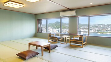 Standard Japanese-Style-Room with 28 Tatami mats,Indoor Bath,Non-Smoking | In-room safe, bed sheets