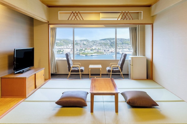 Superior Japanese-Style-Room with 12 Tatami mats (Top Floor), Indoor Bath,Non-Smoking | In-room safe, bed sheets