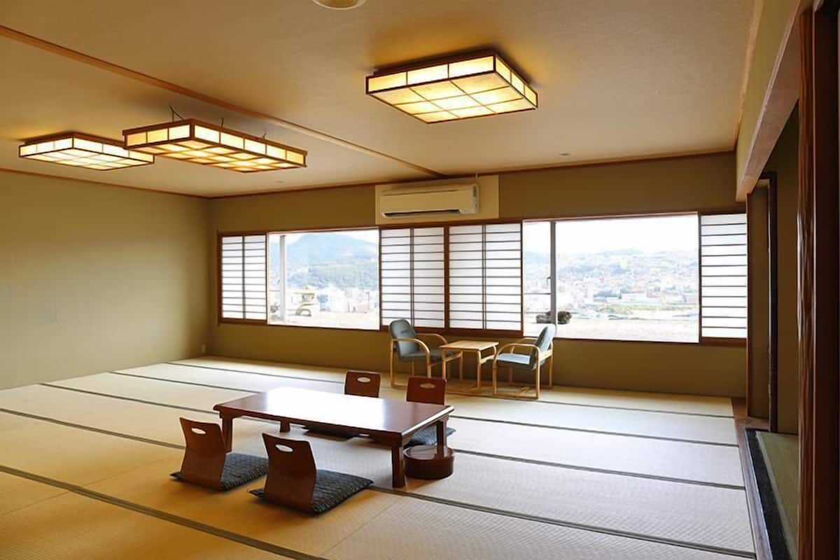 Standard Japanese-Style-Room with 28 Tatami mats - Indoor Bath - Non-Smoking | 1 habitación, caja de seguridad en la habitación y ropa de cama