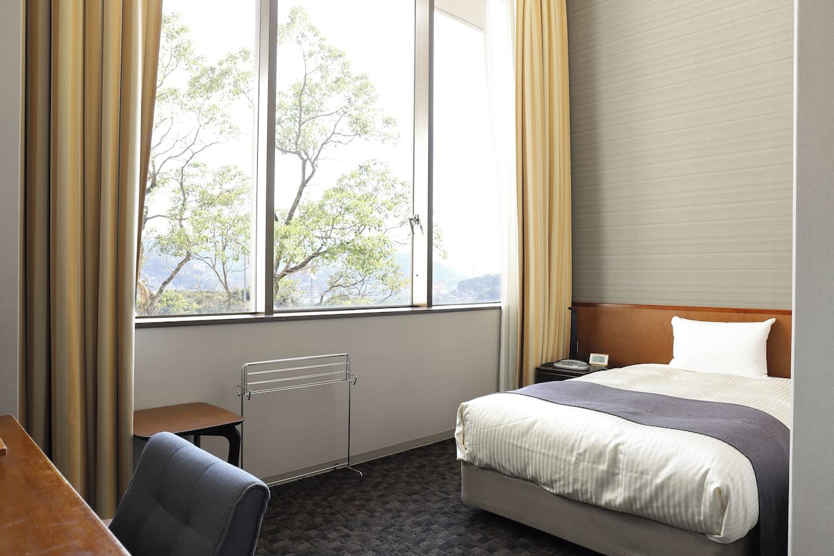Economy Single Room(Lower Floor)(No View) - Indoor Bath - Non-Smoking | In-room safe, bed sheets