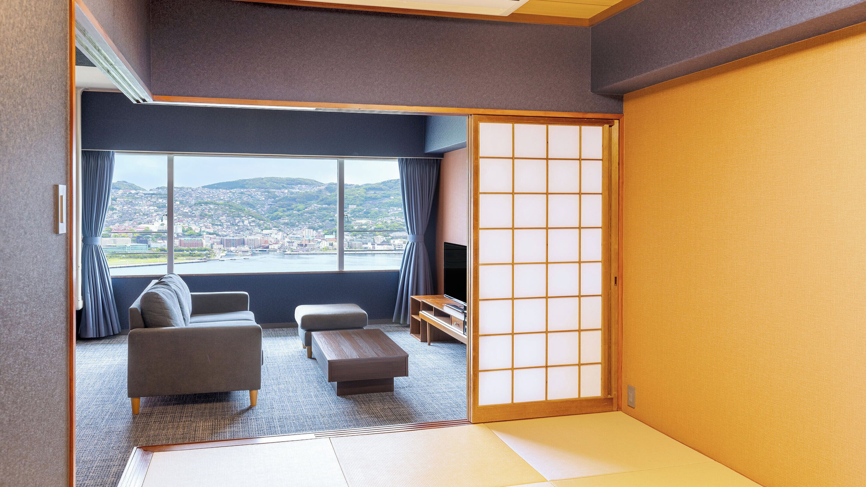 In-room safe, bed sheets