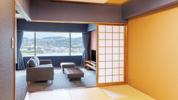 Superior Japanese-Western-Style-Room & Living Room,Indoor Bath,Non-Smoking | In-room safe, bed sheets