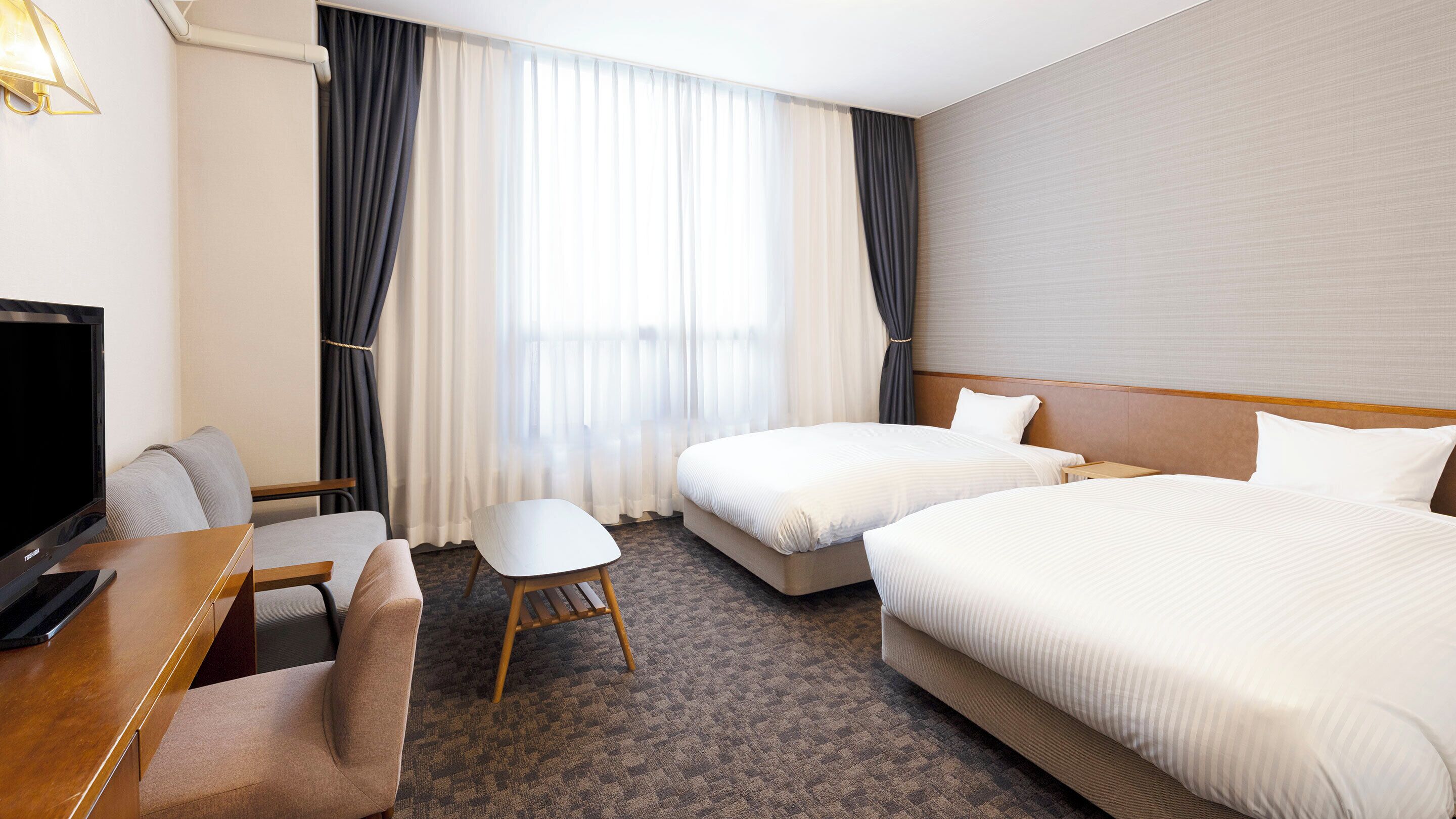 In-room safe, bed sheets
