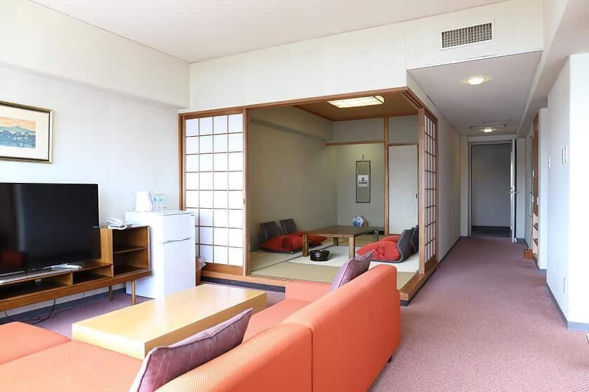 Superior Japanese-Western-Style-Room with Living Room (Top Floor) - Indoor Bath - Non-Smoking | 1 habitación, caja de seguridad en la habitación y ropa de cama