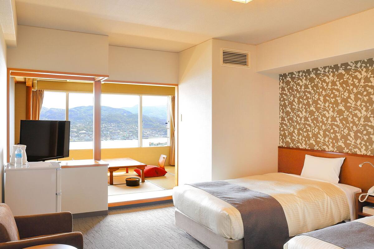 In-room safe, bed sheets