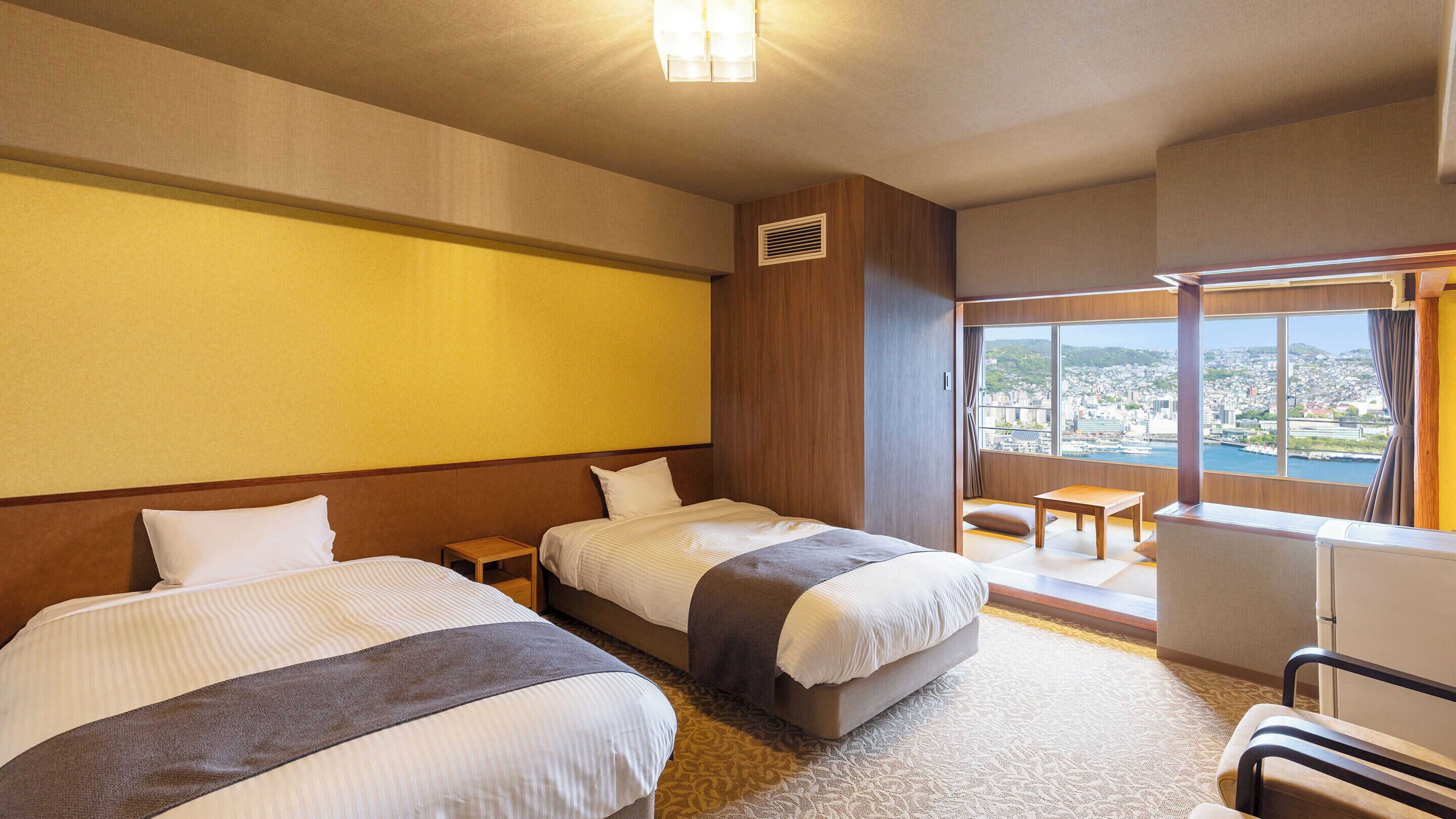 In-room safe, bed sheets