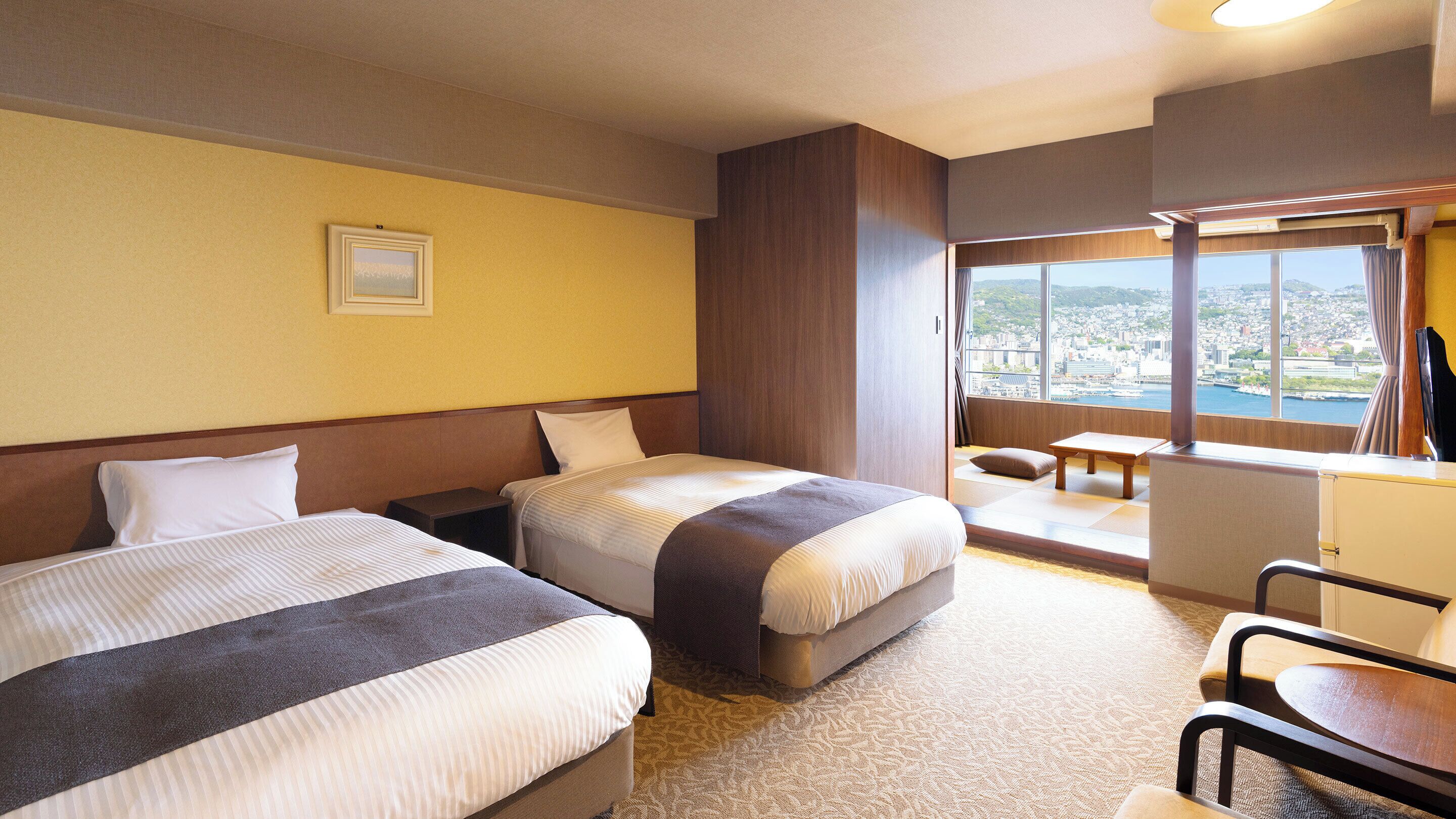In-room safe, bed sheets
