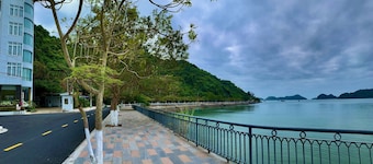 Hung Long Harbour Hotel