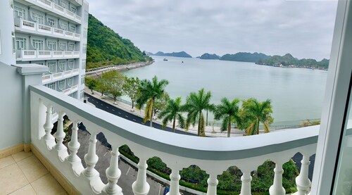 Hung Long Harbour Hotel