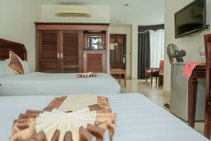 Basic Double or Twin Room, Balcony, Beach View - Hung Long Harbour Hotel (Hai Phong)