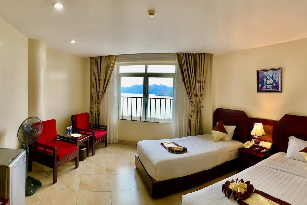 Deluxe Room, Ocean View | Minibar, in-room safe, desk, laptop workspace